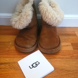 UGG gender neutral boots toddler